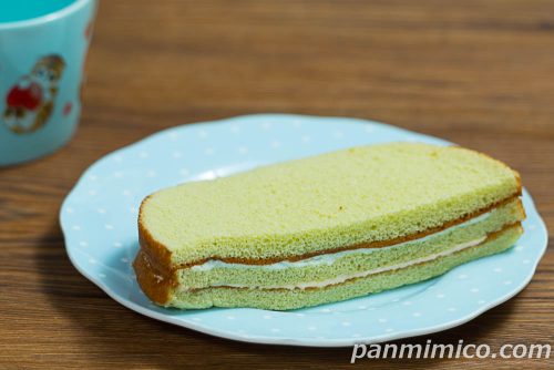 ヤマザキの「ダブルメロンスペシャル」斜めから撮った写真