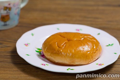 ヤマザキの「あんこが主役　あんバターぱん」斜めから撮った写真