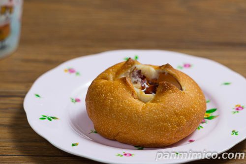 みたらし餅フランスパン（つぶあん） 湯浅醬油【ヤマザキ】斜めから撮った写真