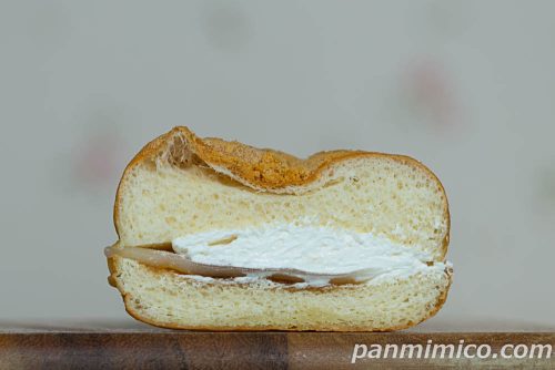 ヤマザキ「和ドーナツ（みたらし＆ホイップ） 湯浅醬油」断面の写真