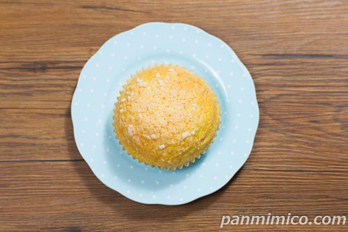 セブン「バターで仕込んだふんわりメロンパン」上から撮った写真