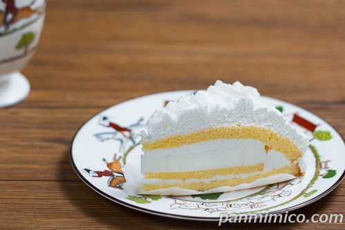 ヤマザキ新作「濃厚ミルクケーキ（2個入）」斜めから撮った写真