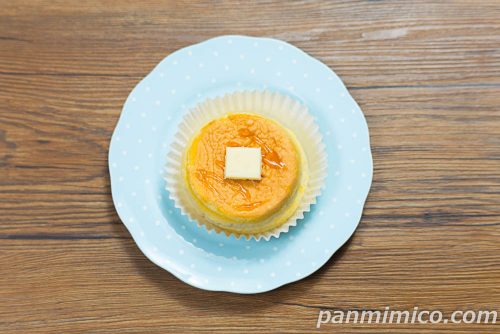 セブン「温めて食べるホットケーキ バタークリーム入り」上から撮った写真