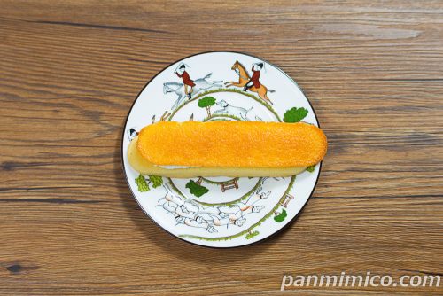 ヤマザキの「濃厚ミルククリームクッキーサンド（練乳ソース）」上から撮った写真