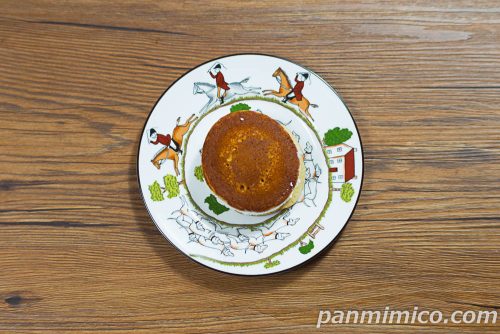 ヤマザキ新作「クリームたっぷり生どら焼（練乳入りわらび餅＆ミルクホイップ）」上から撮った写真