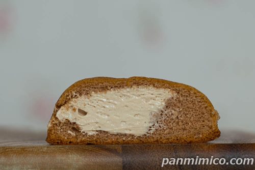 不二家の「アニメちいかわペコパフ（チョコミルキー）」断面の写真