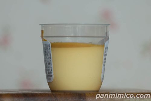 ファミマ「窯出しとろける森永ミルクキャラメルプリン」断面の写真