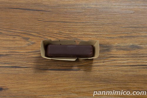 ローソン「ご褒美スティックケーキ　ふわとろカスタード」上から撮った写真