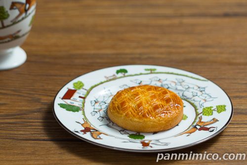 ヤマザキの「ガトーカスタードクッキー」斜めから撮った写真