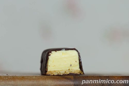 ローソン「ご褒美スティックケーキ　ふわとろカスタード」断面の写真