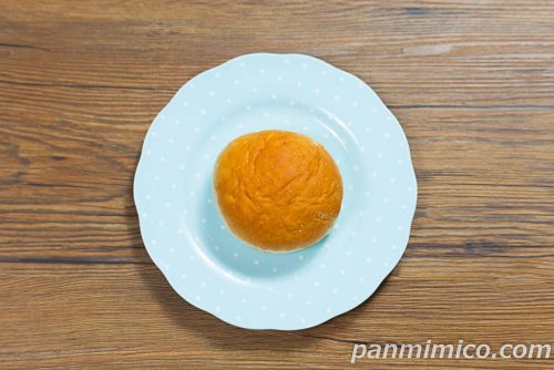 ファミマの「も～っちり食感クリームパン」上から撮った写真