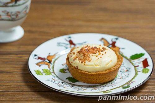 【ローソン】Uchi Café×八天堂 とろ〜りカスタードタルト斜めから撮った写真