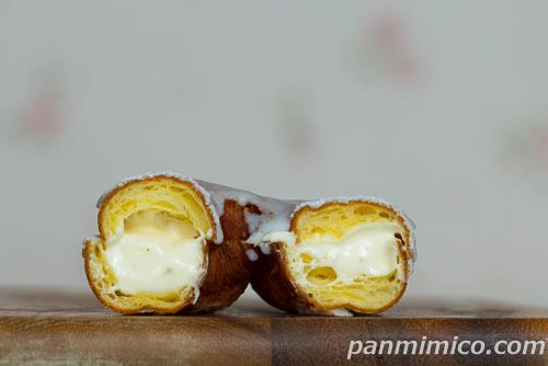 生ドーナツ　カスタードホイップ　淡路島産牛乳【ローソン】断面の写真