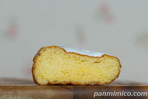 ローソン「生ドーナツ　プレーン　淡路島産牛乳使用」断面の写真