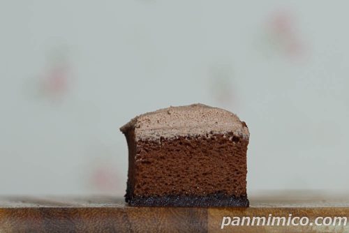 セブン「7プレミアム 焼きショコラスティック」断面の写真