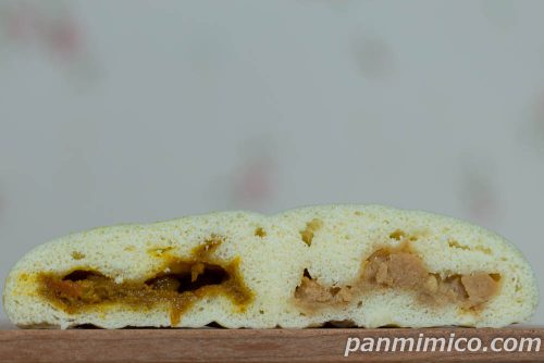セブン「７Ｐダブルまん 肉まん＆カレーまん」断面の写真