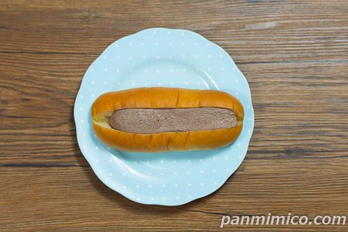 ファミマ「生コッペパン（たっぷりチョコホイップ）」上から撮った写真