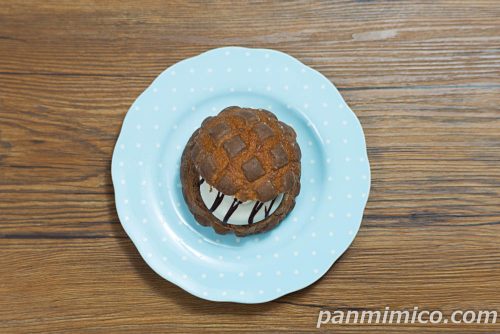 セブン「ギザチョコ ホイップメロンパン」上から撮った写真