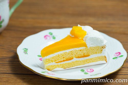 ヤマザキ「マンゴープリンショートケーキ(2個入)」斜めから撮った写真