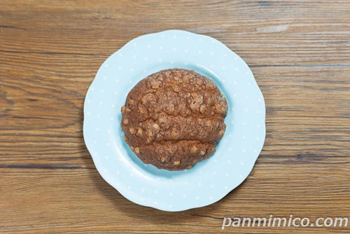 ヤマザキ「ザクザク！チョコ風味メロンパン」上から撮った写真