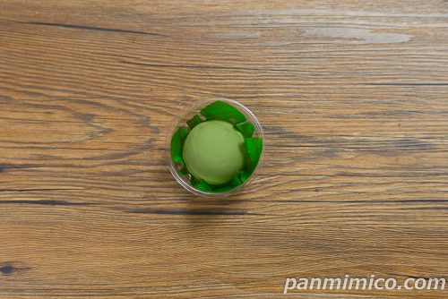 ローソン「Uchi Café×森半 ショコラドーム 抹茶」上から撮った写真