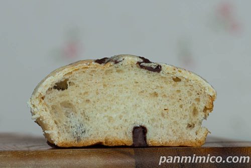 ローソンの新作「ゴロチョコ！メロンパン」断面の写真