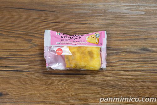 セブン「プリンの入ったもっちもちクレープ」パッケージの写真
