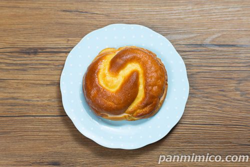 スイートサンド(ミルククリーム)【ヤマザキ】上から撮った写真