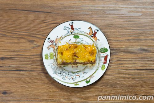 セブン最新作「ずっしりケーキ パイン」上から撮った写真