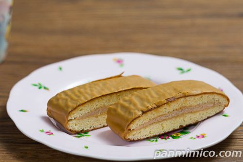 ７Ｐキャラメルチョコサンド２本入【セブンイレブン】斜めから撮った写真