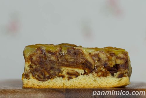 セブン最新作「ずっしりケーキ パイン」断面の写真