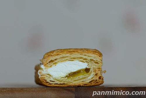 レモン&ホイップパイ【ヤマザキ】断面の写真