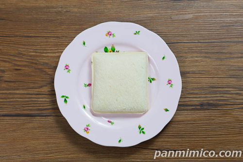 ランチパック(カルピス®入りホイップ)完熟白桃【ヤマザキ】上から撮った写真
