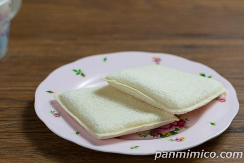 ランチパック(カルピス®入りホイップ)完熟白桃【ヤマザキ】斜めから撮った写真
