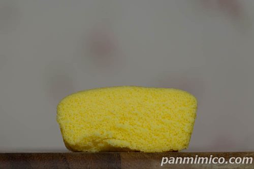 カルピス®蒸しケーキ(完熟白桃)【ヤマザキ】断面の写真