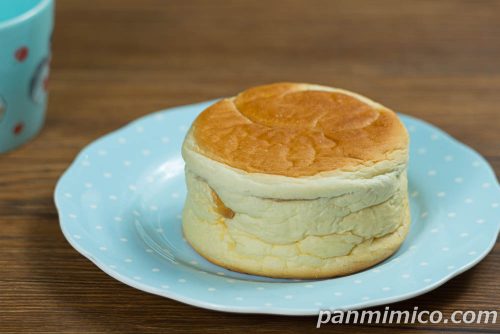 栗のスイートロール【ヤマザキ】斜めから撮った写真