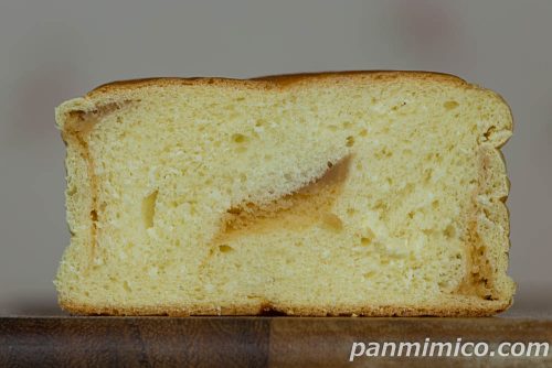 栗のスイートロール【ヤマザキ】断面の写真