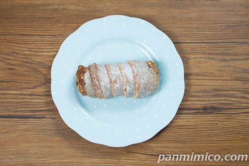 ローソン「贅沢すぎ！ショコラパイコロネ　ベルギーチョコ」上から撮った写真