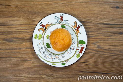 とろける生あんぱん あん、くるり【セブンイレブン】上から撮った写真