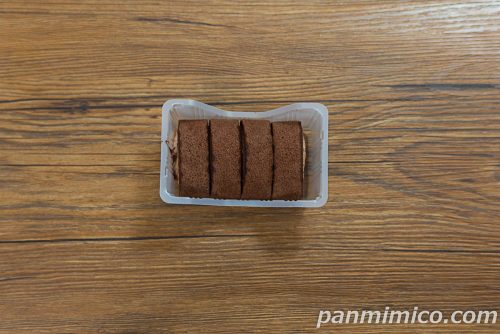 Uchi Café×ゴディバ　もち食感ロール　ドゥーブルショコラ　4個入【ローソン】上から撮った写真